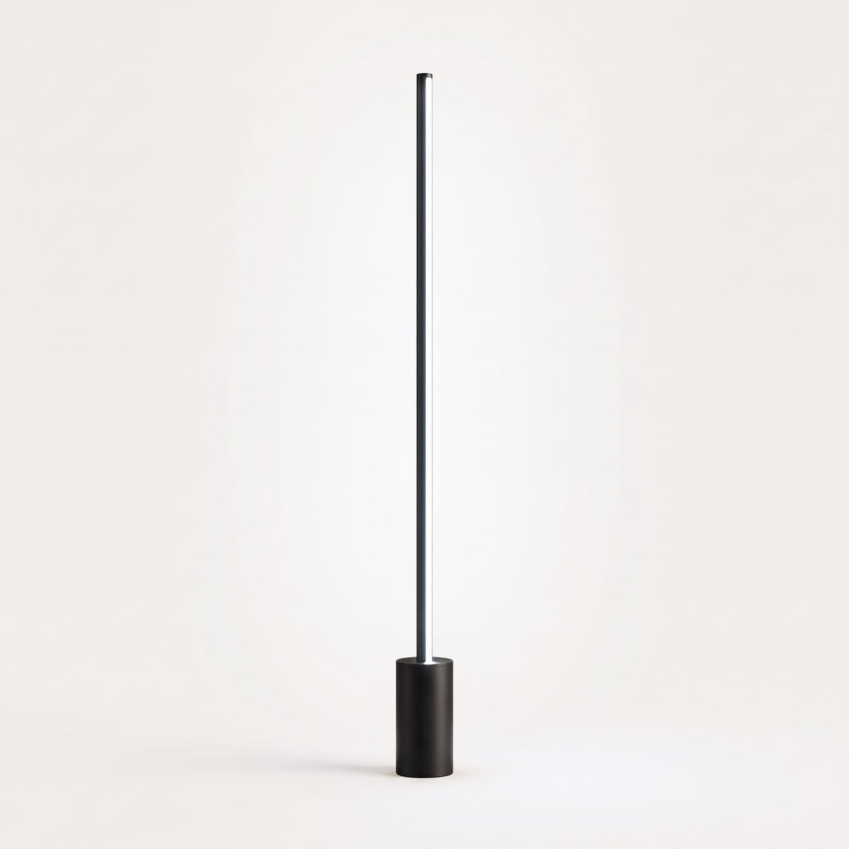 Stylo Slim Lawn Light — Cold White studio hero