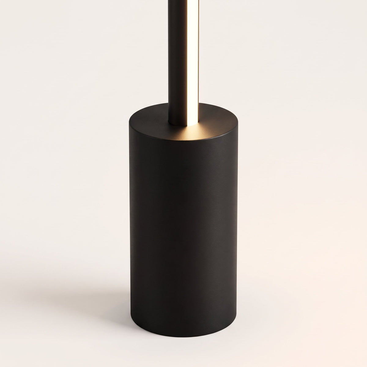 Stylo Slim Lawn Light — cylinder base detail