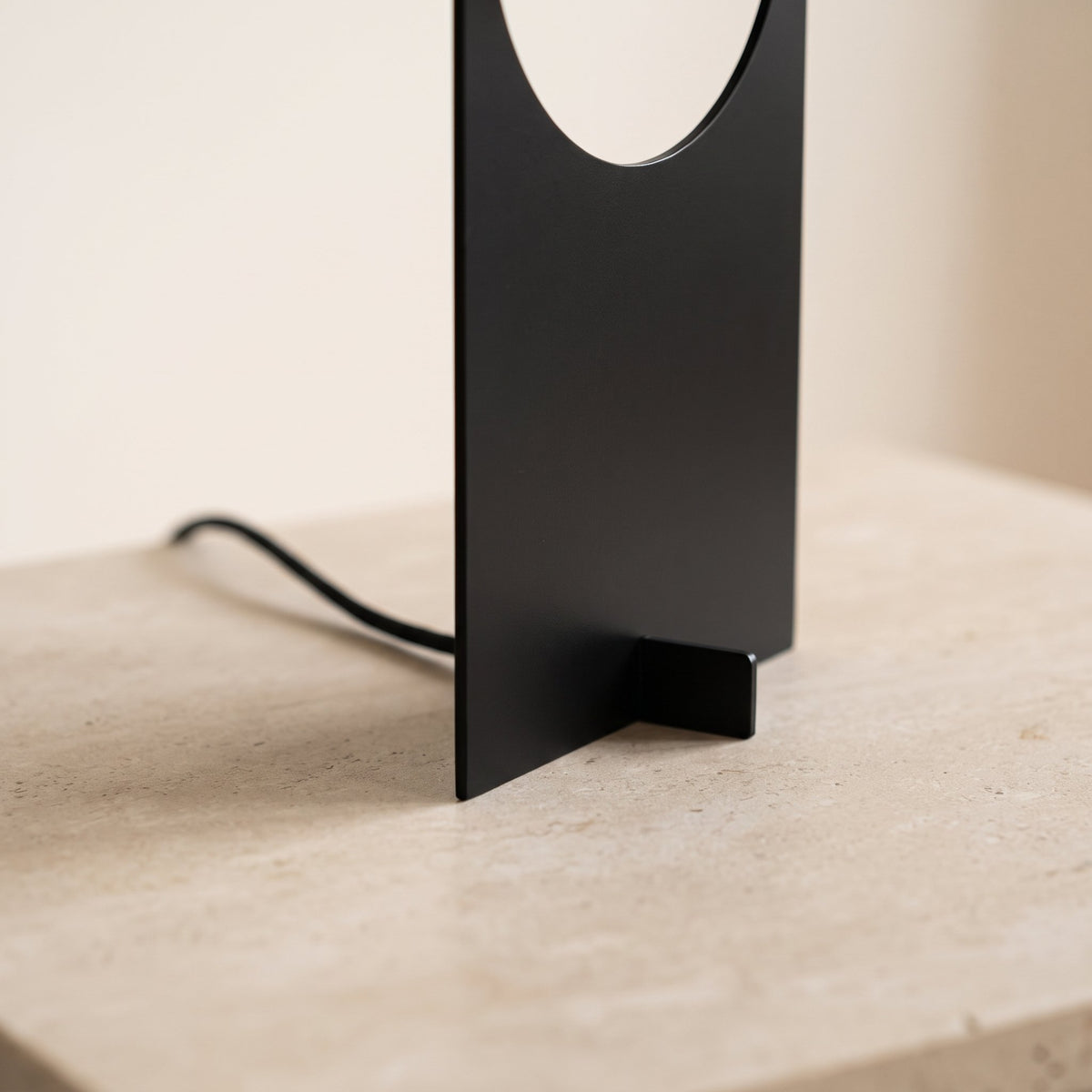 Horizon Disc Table Lamp — base and cable detail