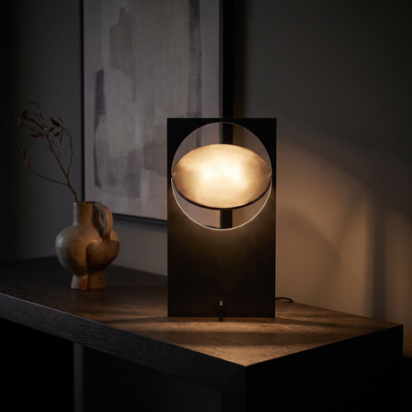 Horizon Disc Table Lamp — console lifestyle