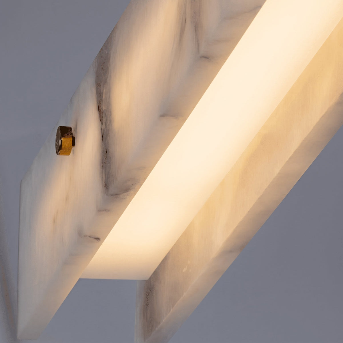 Lustra Marble Linear Pendant — marble slab glow detail